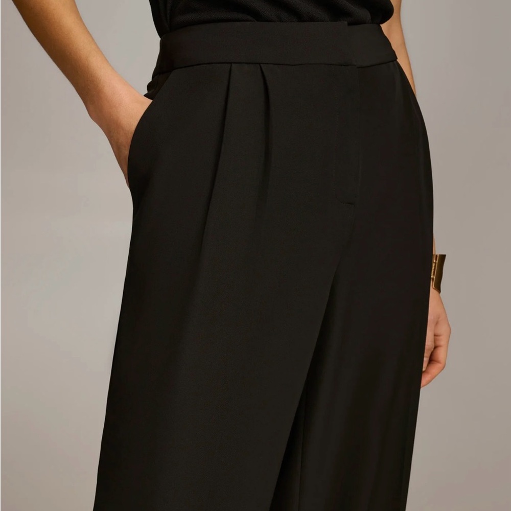 DKNY Black High-Rise Straight Leg Pants. Size 8